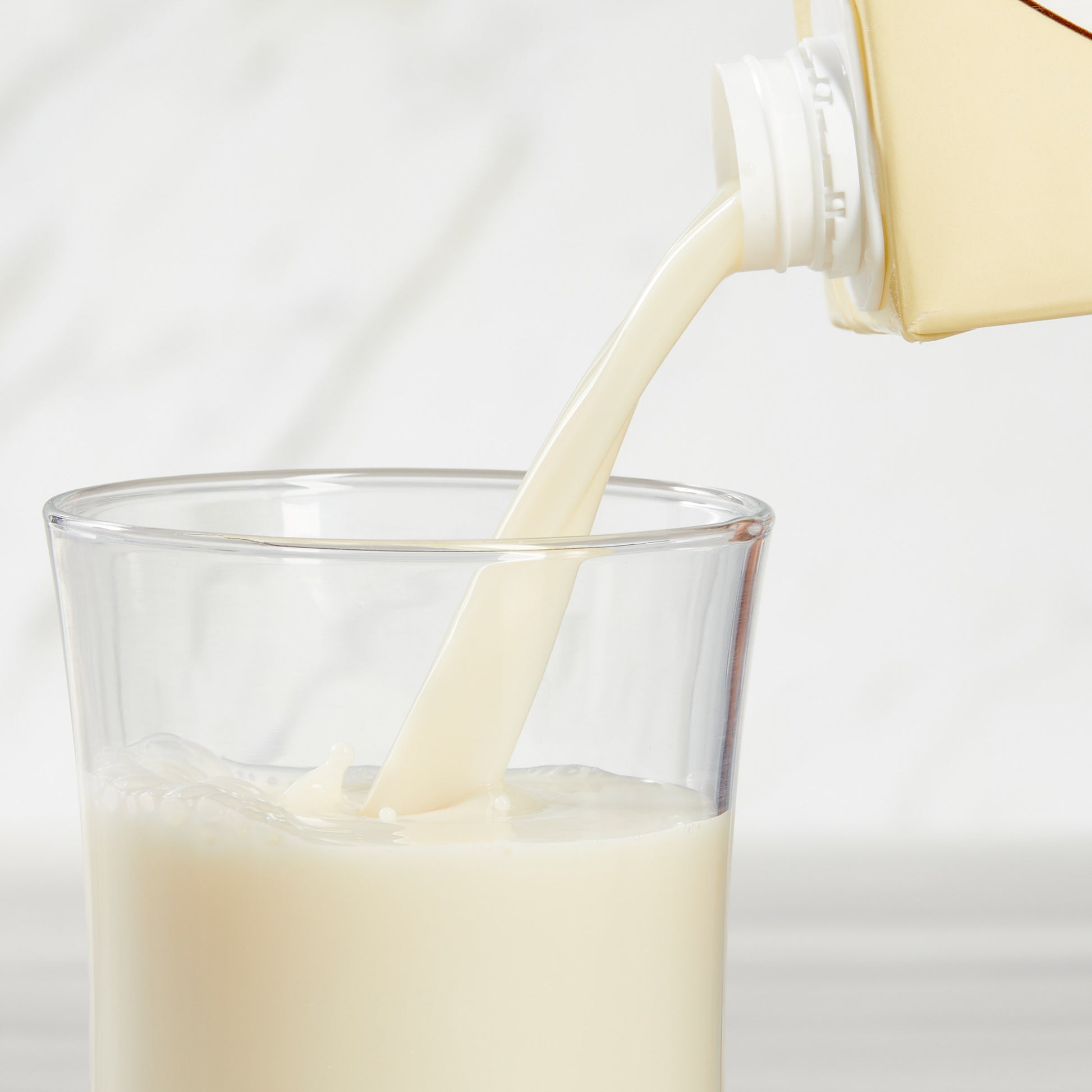 KIRKLAND SIGNATURE ORG ALMOND VANILLA BEVERAGE 6/32 OZ