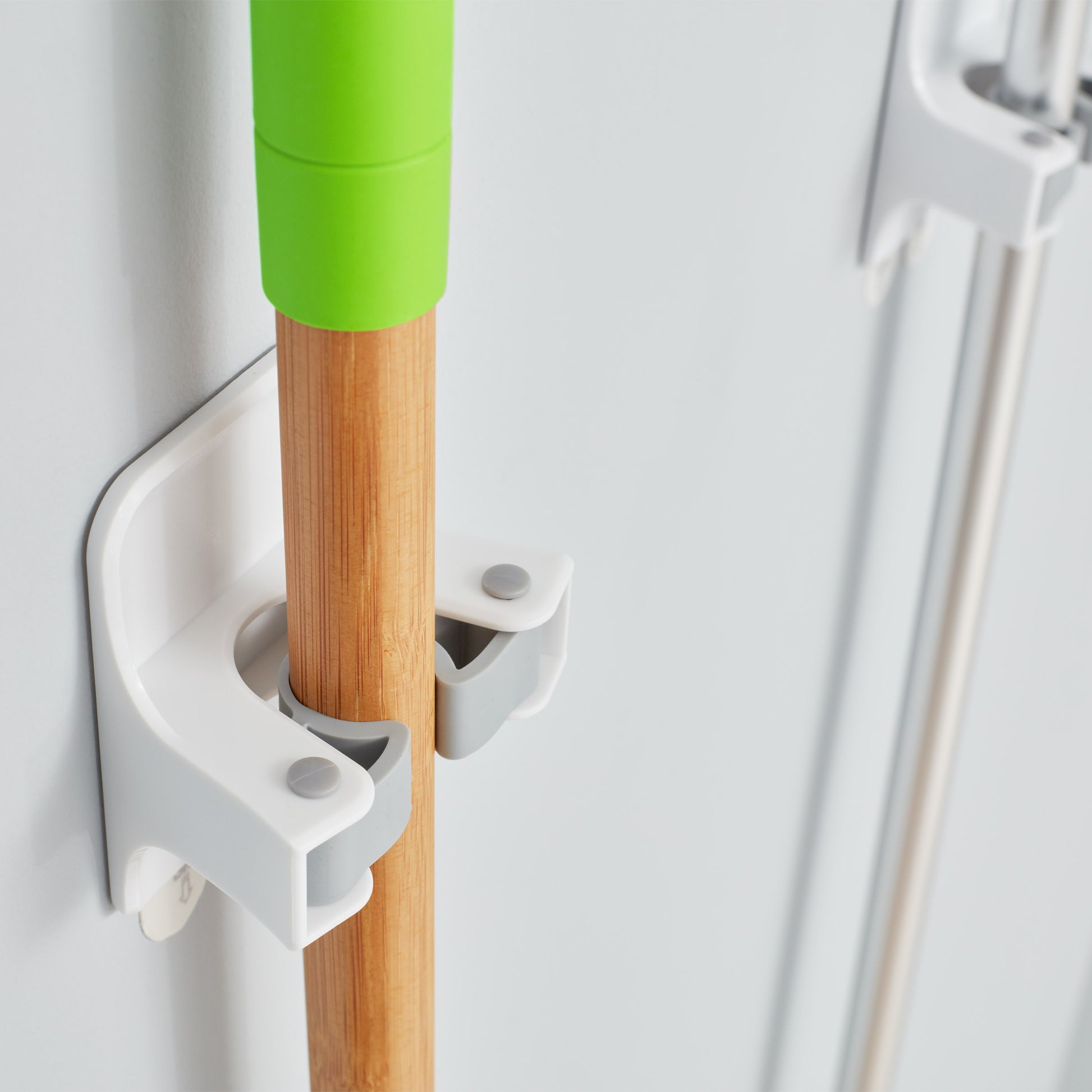3M COMMAND HANGING HOOKS OR STRIPS