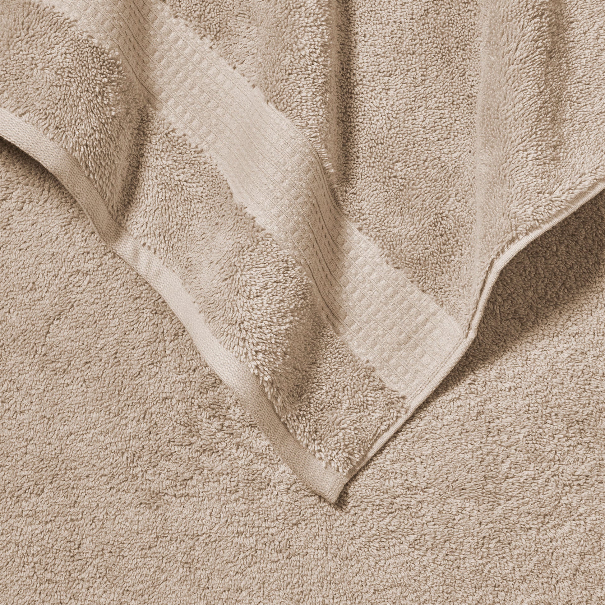 PURELY INDULGENT BATH SHEET • 670 GSM