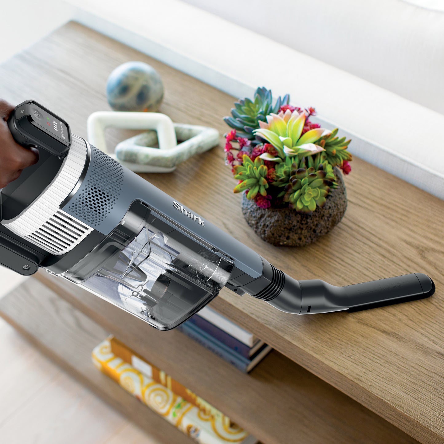 SHARK STRATOS STICK VACUUM W/DUOCLEAN & POWERFINS