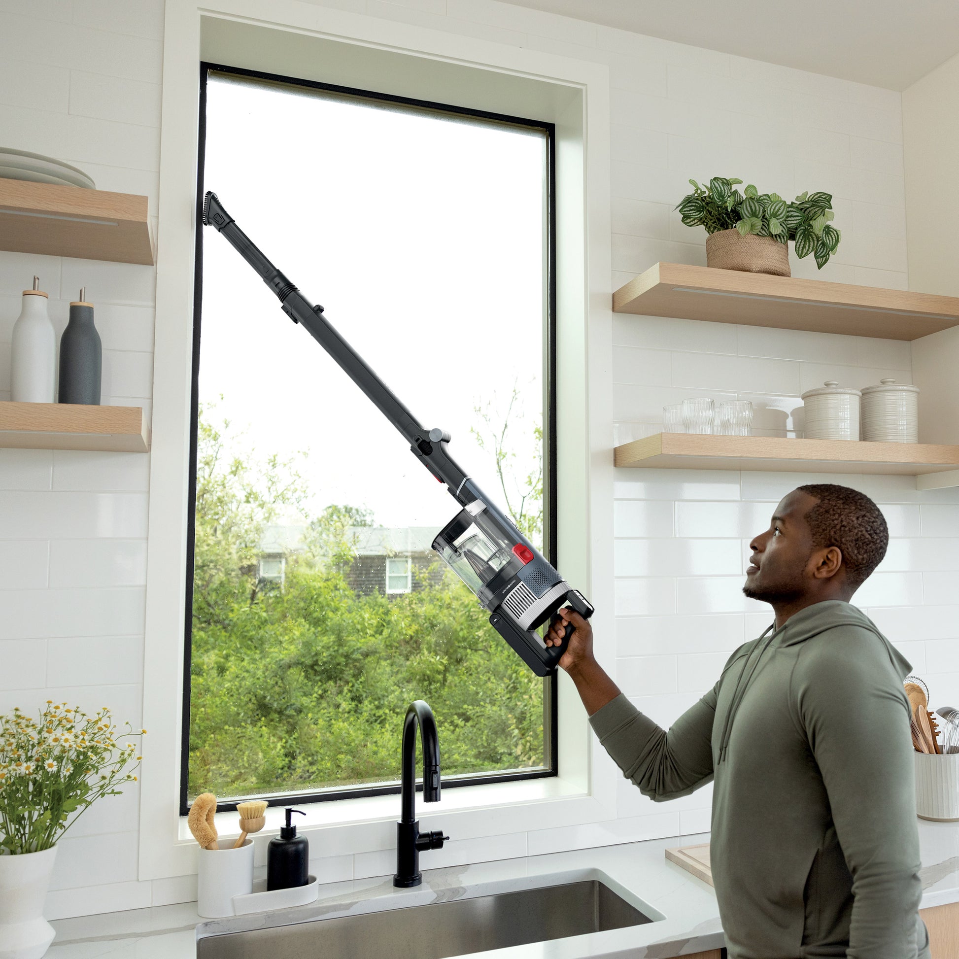 SHARK STRATOS STICK VACUUM W/DUOCLEAN & POWERFINS