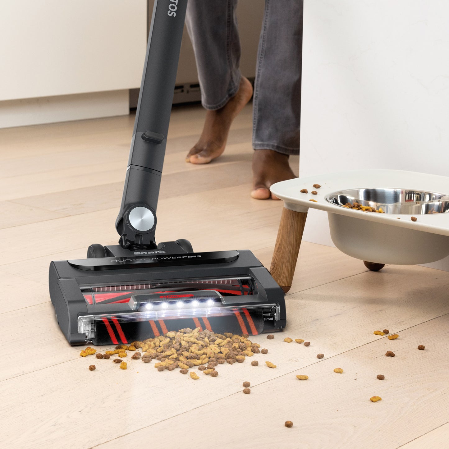 SHARK STRATOS STICK VACUUM W/DUOCLEAN & POWERFINS