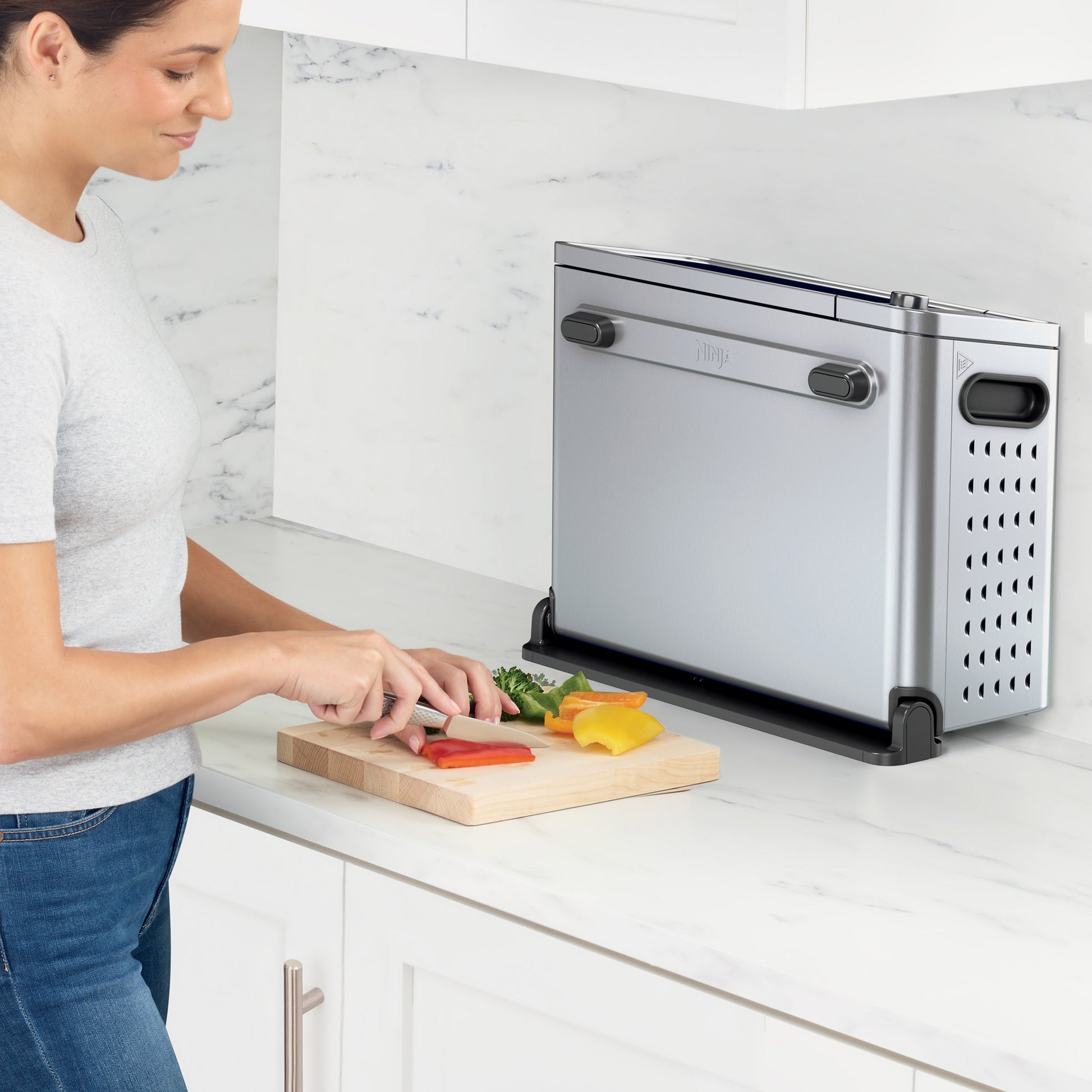 NINJA FLIP 10-IN-1 COUNTERTOP OVEN PRO ^