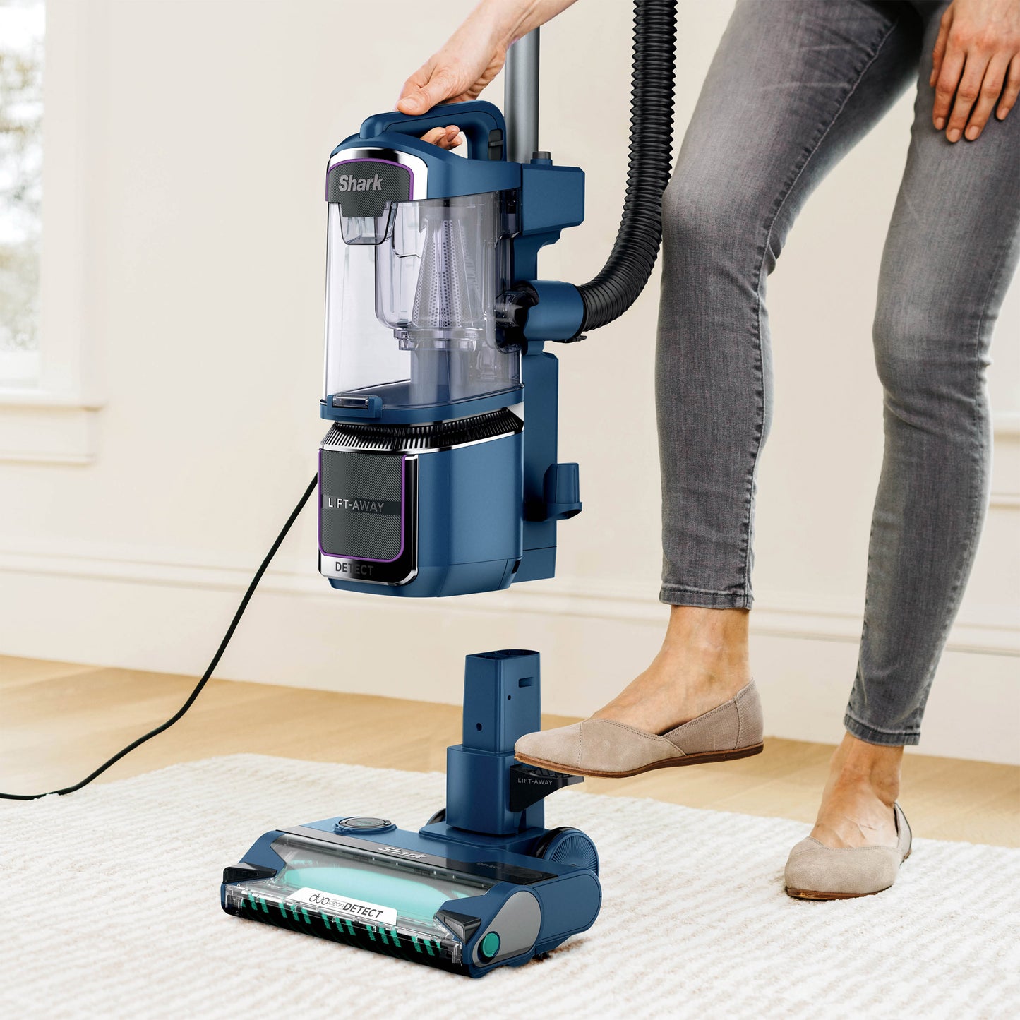 SHARK DETECT PERFORMANCE UPRIGHT VACUUM WITH DUOCLEAN