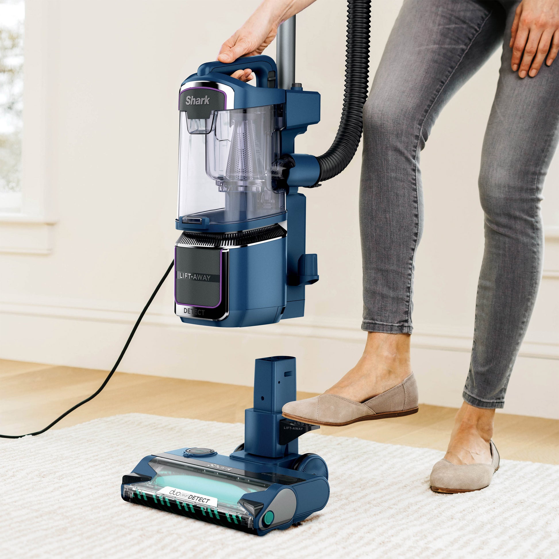 SHARK DETECT PERFORMANCE UPRIGHT VACUUM WITH DUOCLEAN