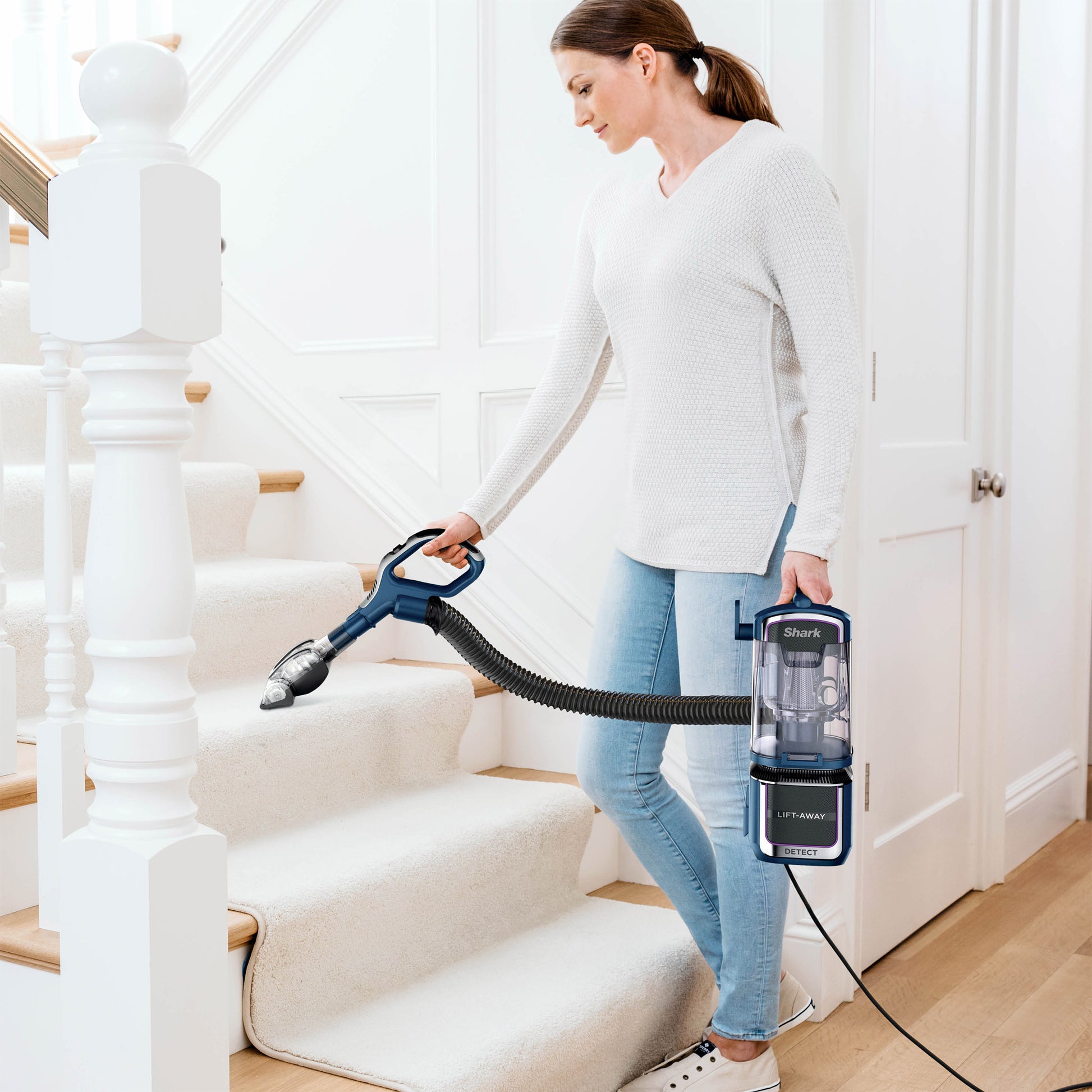 SHARK DETECT PERFORMANCE UPRIGHT VACUUM WITH DUOCLEAN
