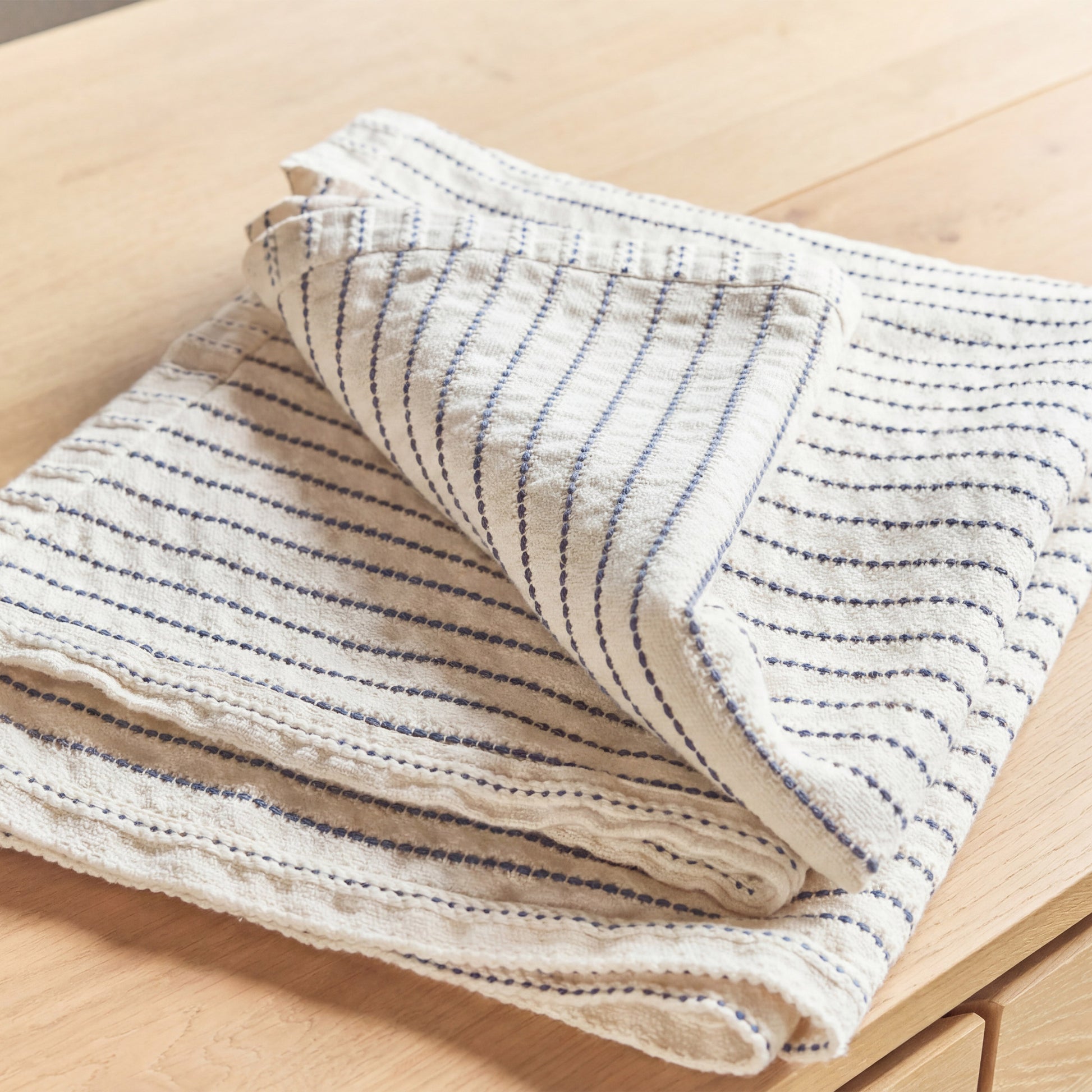 AVOCADO KNOTTED STRIPE THROW