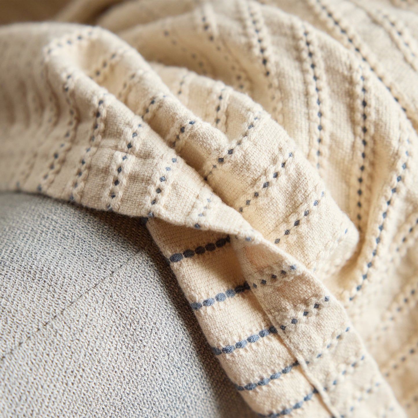 AVOCADO KNOTTED STRIPE THROW