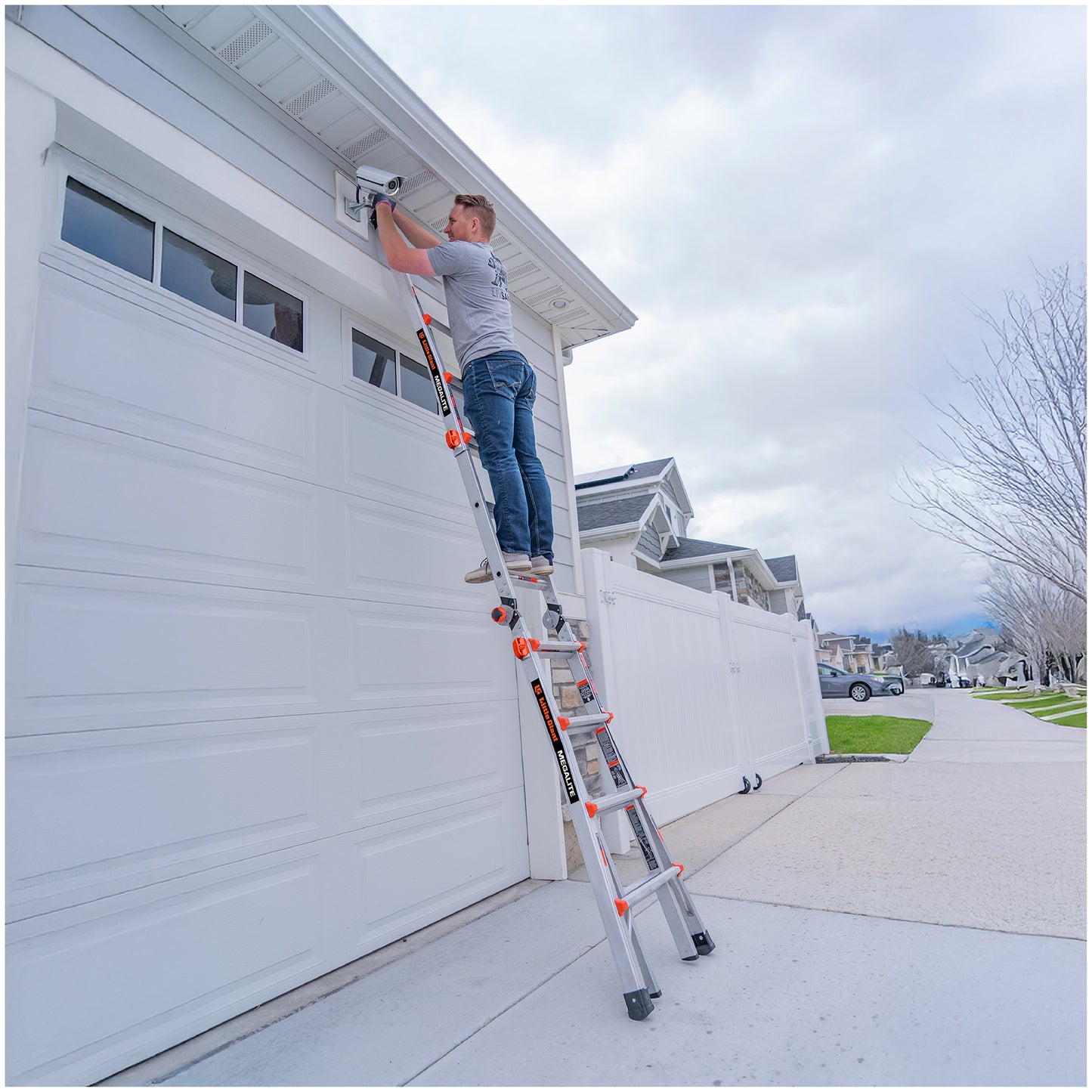 LITTLE GIANT LADDER WITH RACK