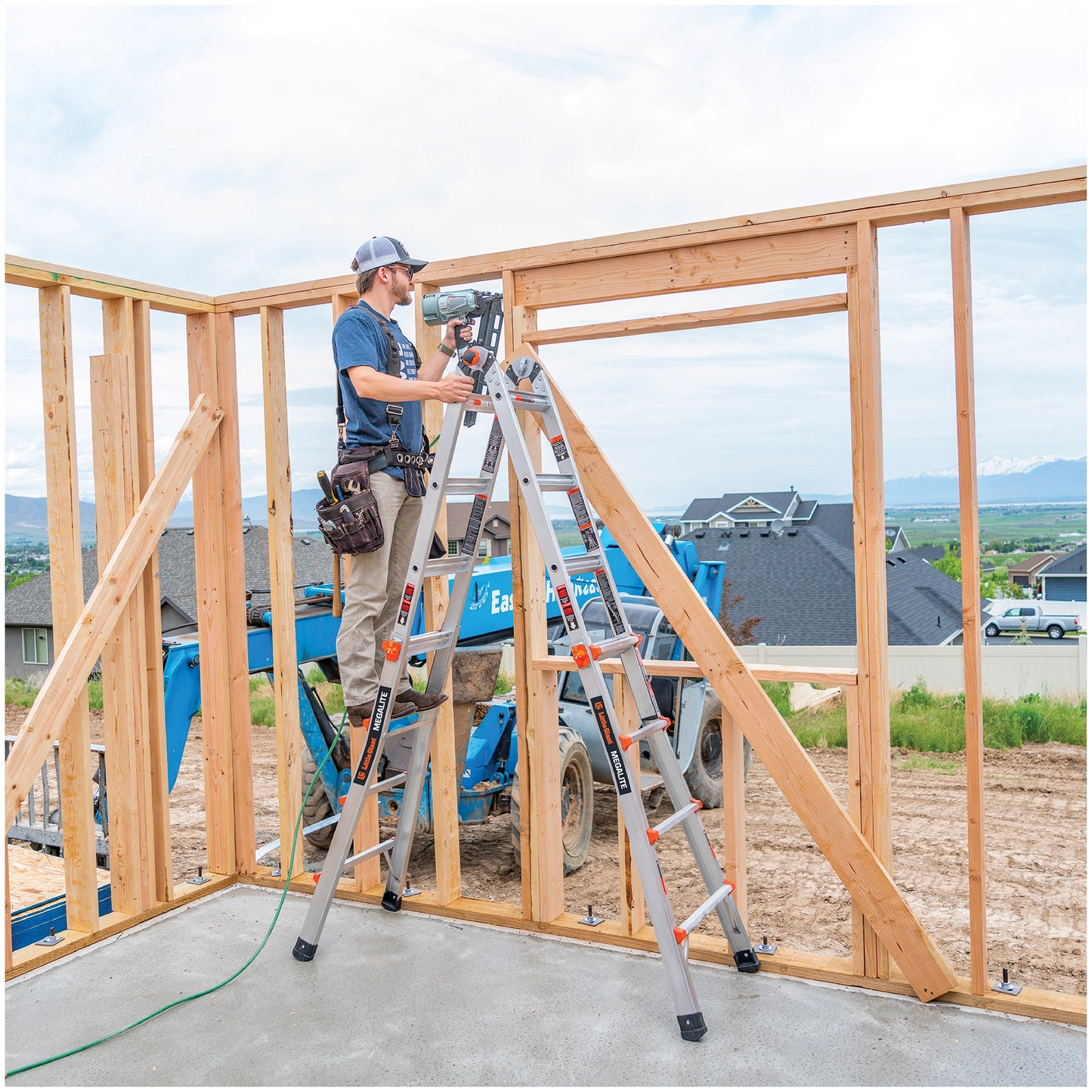 LITTLE GIANT LADDER WITH RACK