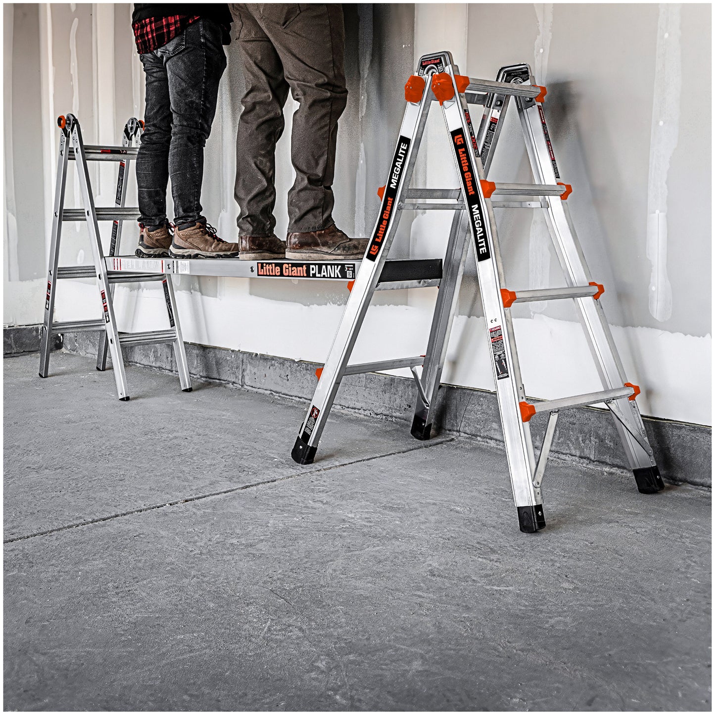 LITTLE GIANT LADDER WITH RACK