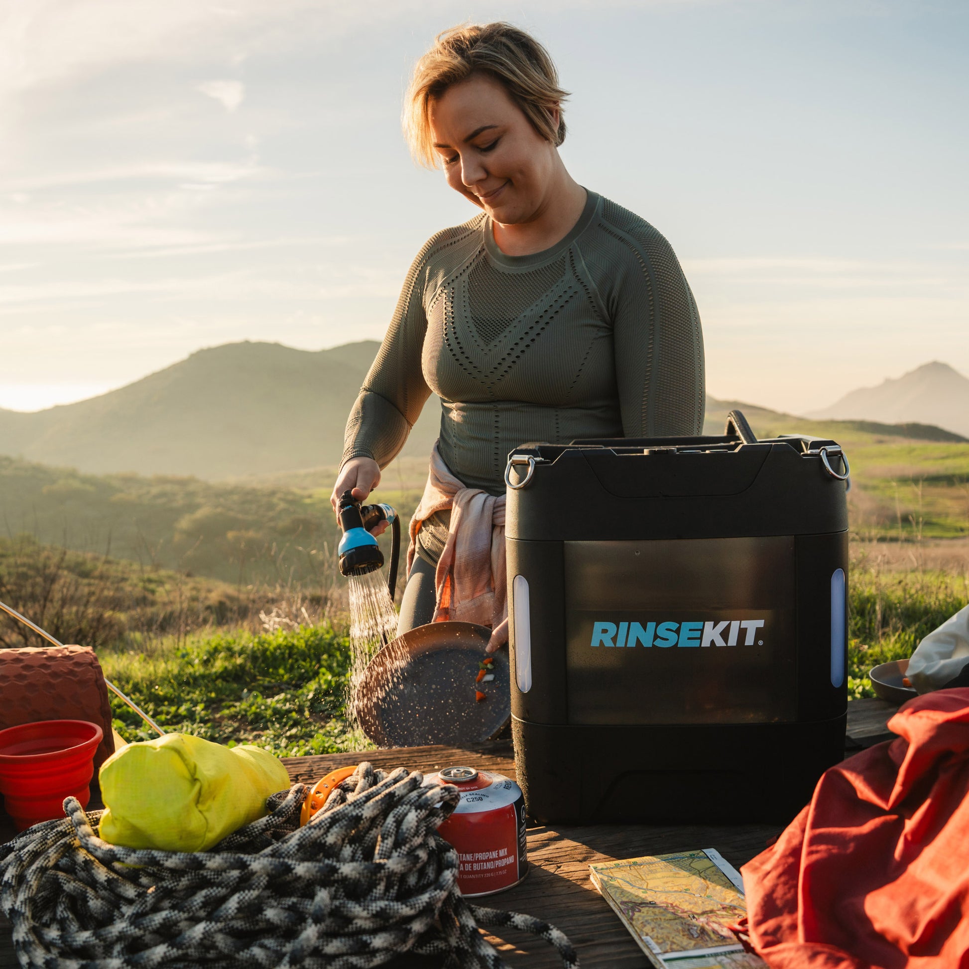 RINSEKIT PRO 2.0 PORTABLE SHOWER 4 GALLONS, BLACK