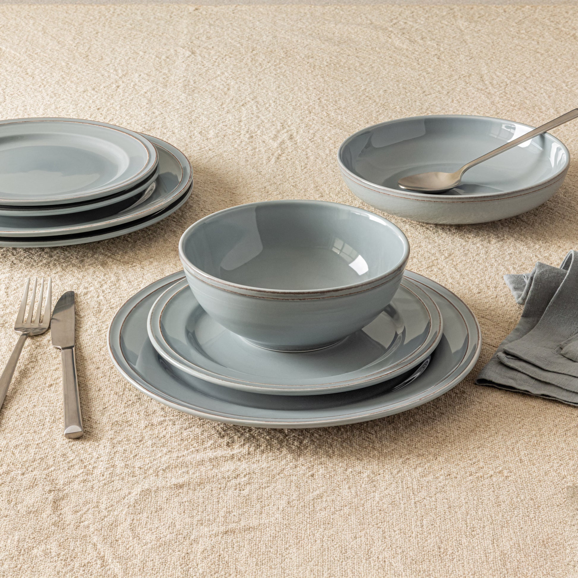 OVERANDBACK 16-PIECE LAKE COMO DINNERWARE SET