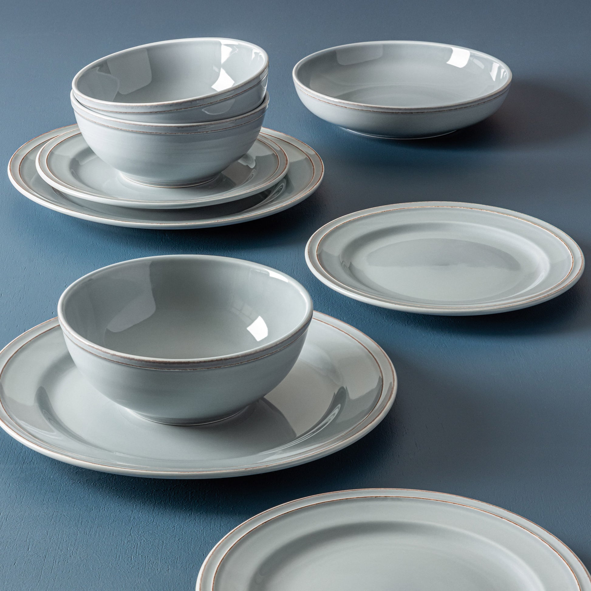 OVERANDBACK 16-PIECE LAKE COMO DINNERWARE SET