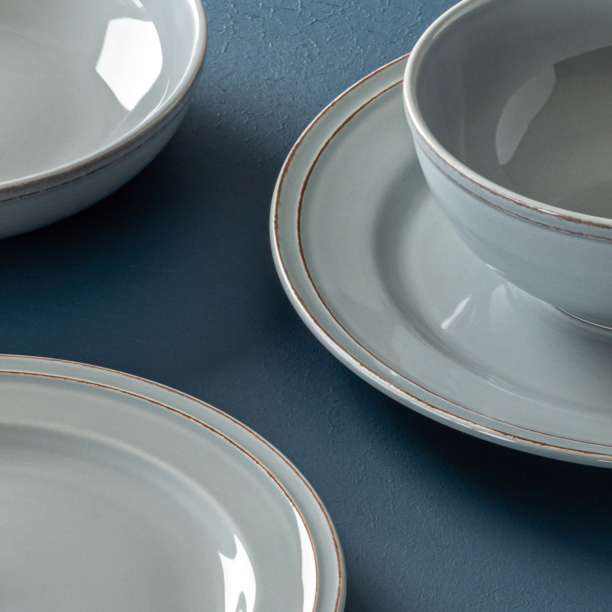 OVERANDBACK 16-PIECE LAKE COMO DINNERWARE SET
