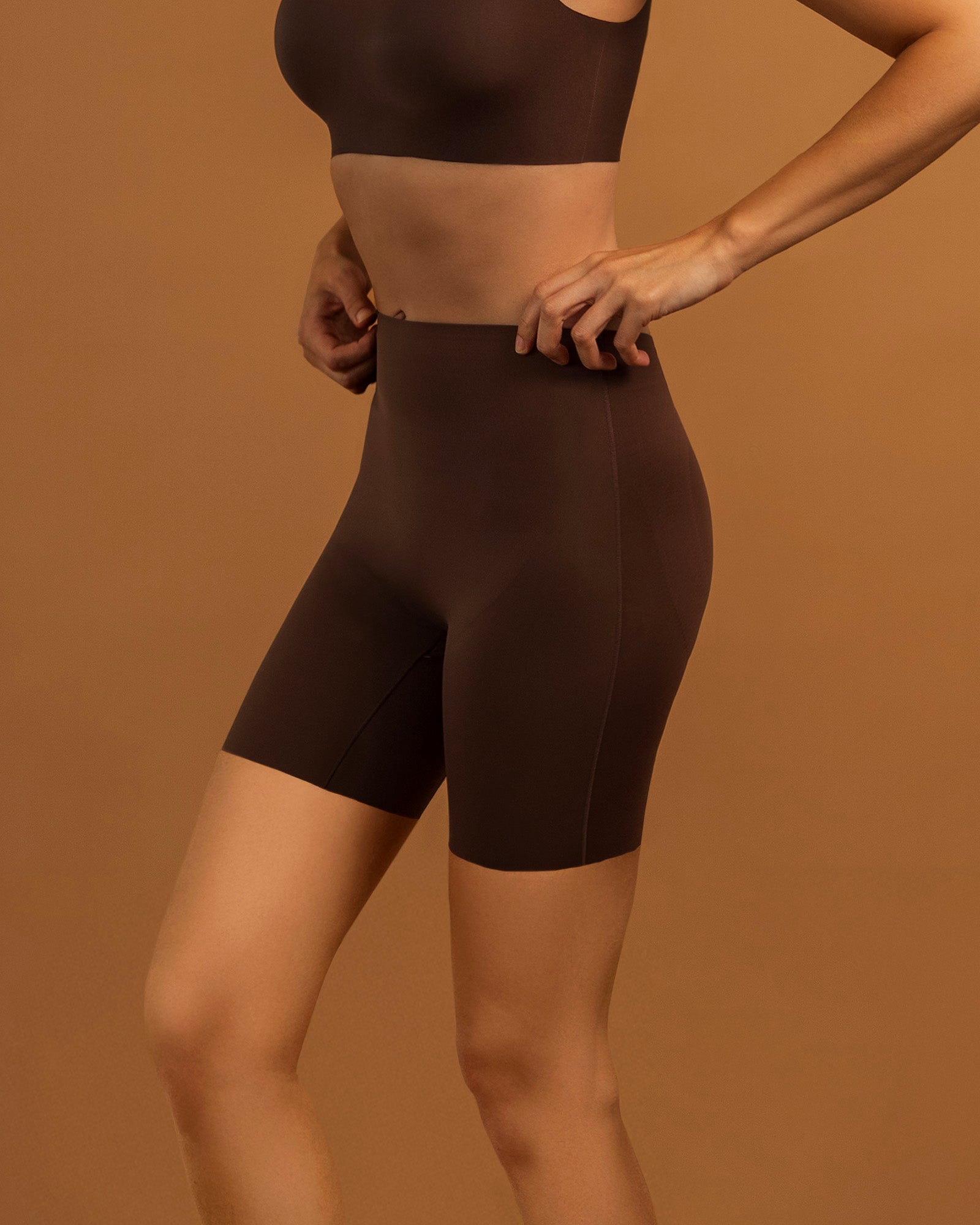 WOMEN'S LAYER ZERO SEAMLESS COMFORT SHAPING SHORT